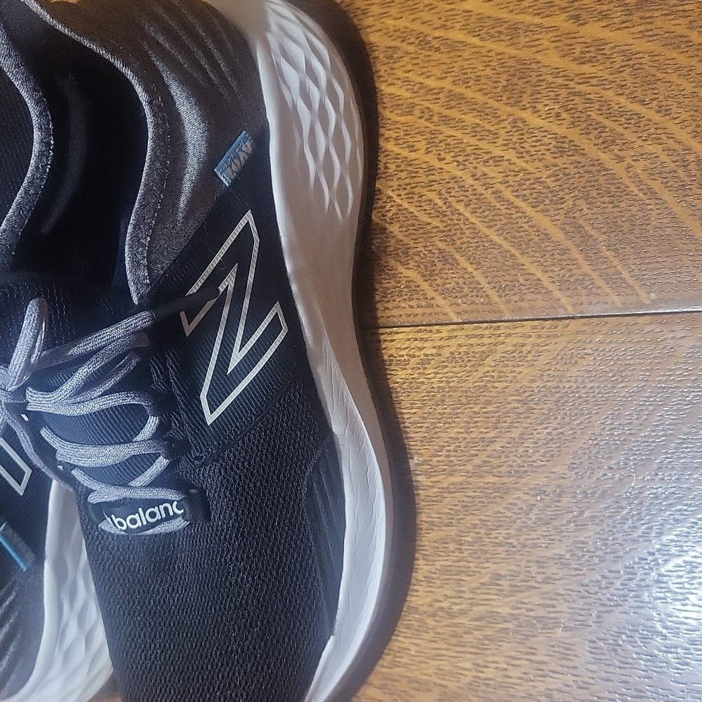 Womens New Balance Fresh Foam Roav Gym Shoes - Picture 4 of 11